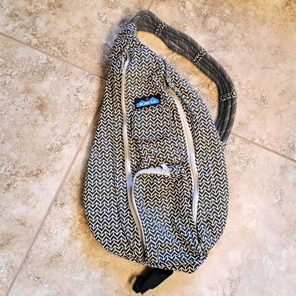 KAVU Sling Bag Black White Chevron Crossbody Shoulder Bag Multiple Pockets
